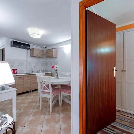 Vera Apartment